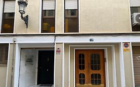 Charming & Spacious Apartment In Historic Centre & Short Walk To Beach
