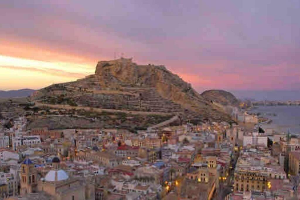 Charming & Spacious Apartment In Historic Centre & Short Walk To Beach Alicante Exterior photo