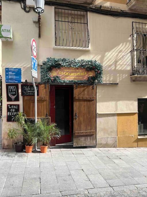 Charming & Spacious Apartment In Historic Centre & Short Walk To Beach Alicante Exterior photo